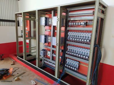Montagem de Painéis Elétricos Personalizados